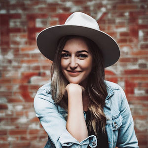 Meet your Posher, Cassandra